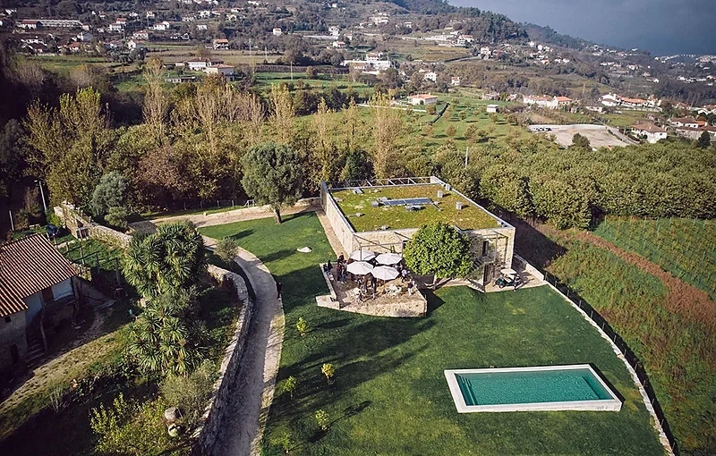 Quinta do Outeiro — a casa e a piscina