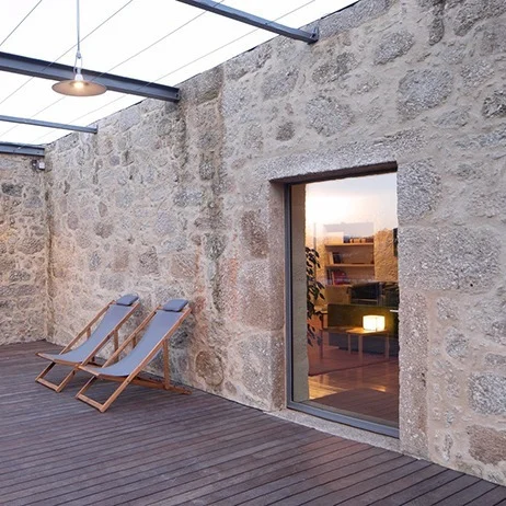 Terraço de pedra da Quinta do Outeiro